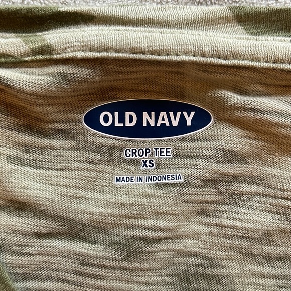 old navy crop tee - Picture 2 of 2